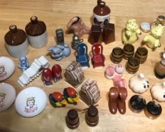 Lot of salt and pepper shakers 