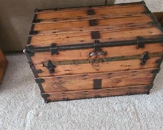 Trunk / chest 21 x 33 x 19