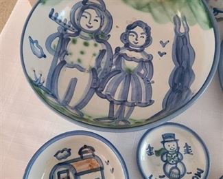 Assorted Hadley plates and bowls