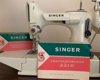 Singer Featherweight SewingMachine 