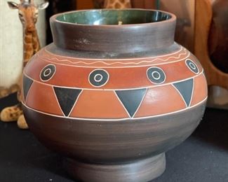 Armando de Texcoco Mexico Pottery 7.25in H x 8in Diameter