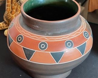 Armando de Texcoco Mexico Pottery 7.25in H x 8in Diameter