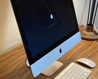 Apple 21.5 iMac (2013) 2.7GHz Quad-Core Intel Core i5 18x21x7in HxWxD
