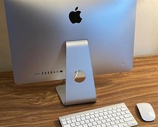 Apple 21.5 iMac (2013) 2.7GHz Quad-Core Intel Core i5 18x21x7in HxWxD