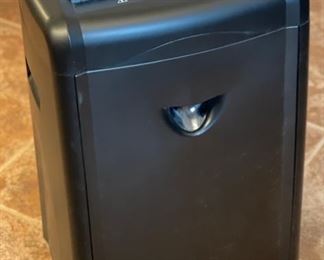 Amazon Basics Paper Shredder B00D7H8XB6 21x14x9.5in HxWxD