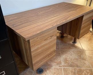 Wood Veneer Desk 29x60x30in HxWxD