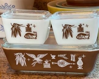 3pc Pyrex Early American Refrigerator Container Set Lg:3x10x7in HxWxD