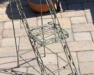 3-Tier Patio Wire Plant Stand 26 x 8 x 21