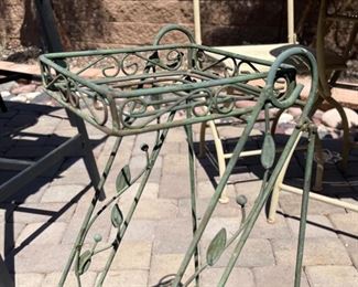 3-Tier Patio Wire Plant Stand 26 x 8 x 21