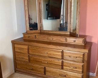 11 Drawer Oak Dresser w/ Cedar Lined Drawers 37x66.5x20.5in HxWxD