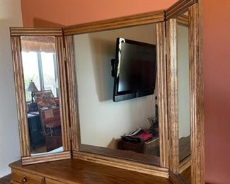 11 Drawer Oak Dresser w/ Cedar Lined Drawers 37x66.5x20.5in HxWxD