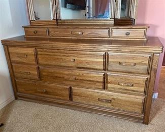 11 Drawer Oak Dresser w/ Cedar Lined Drawers 37x66.5x20.5in HxWxD