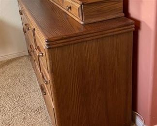 11 Drawer Oak Dresser w/ Cedar Lined Drawers 37x66.5x20.5in HxWxD