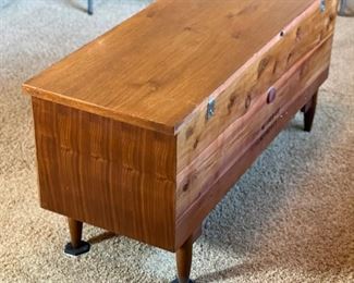 1962 MCM Lane Cedar Chest 188950 Blanket Hope Chest 21.5x47x16.5in HxWxD