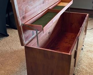 1962 MCM Lane Cedar Chest 188950 Blanket Hope Chest 21.5x47x16.5in HxWxD