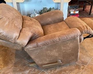 La-Z-Boy Microfiber Recliner Reclining Chair #1	40x37x33in	HxWxD
