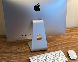 Apple 21.5 iMac (2013) 2.7GHz Quad-Core Intel Core i5	18x21x7in	HxWxD
