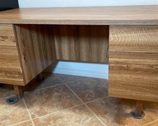 Wood Veneer Desk	29x60x30in	HxWxD
