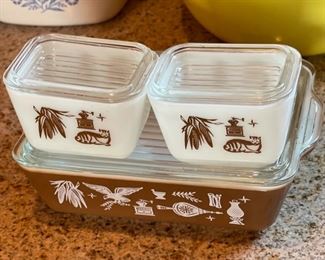 3pc Pyrex Early American Refrigerator Container Set	Lg:3x10x7in	HxWxD

