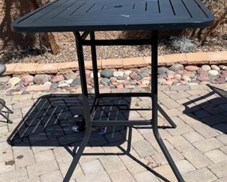 Metal Hi-Top Patio Table w/ 4 Chairs	41.5x38x38	HxWxD
