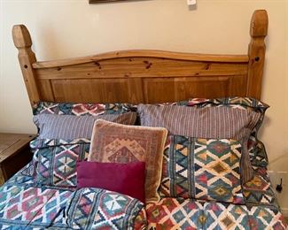 Rustic Mexico Queen Bed	61 x 63 x 84	HxWxD
