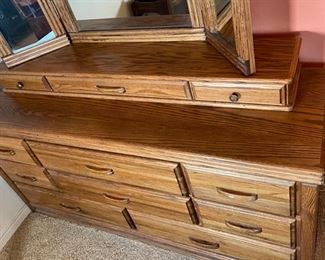 11 Drawer Oak Dresser w/ Cedar Lined Drawers	37x66.5x20.5in	HxWxD
