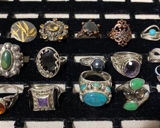 Sterling beauties sz 6-7.5
Sterling band is a 9