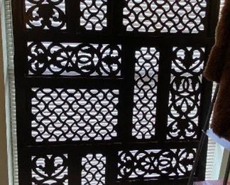 Wood screen