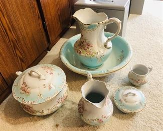 Antique 8-piece wash basin set