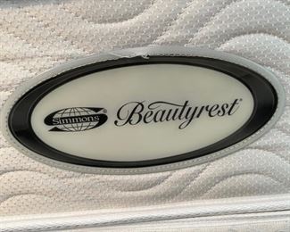Beauty Rest Queen Mattress/Boxspring (like new)