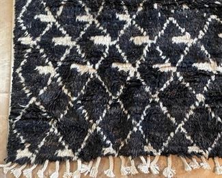 Vintage rug 67" x 87"