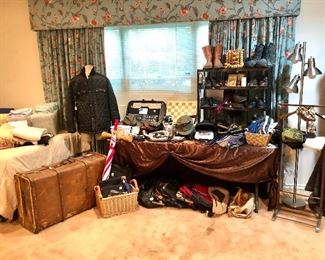 Master with two full beds just a few years new, nice men’s boots and shoes like Birkenstock’s, Keene, Prada, Finn Comfort.