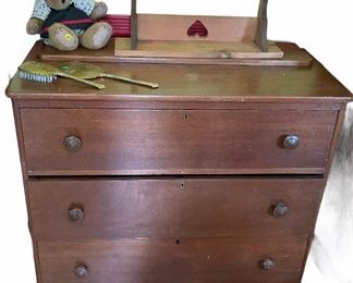 Antique chest of drawers
