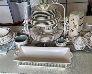 60 piece dish set