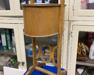Sewing cabinet