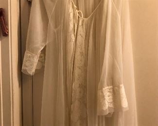 Vintage 1960s Pegnoir Set