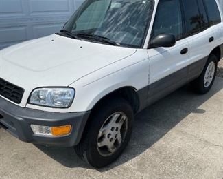 1998 TOYOTA RAV 4  108,000 MILES