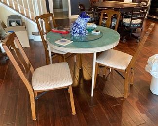 Round Folding Table and Folding Chairs