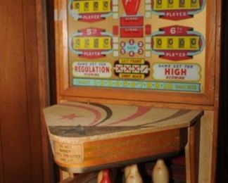 CHICAGO COIN DETROIT RED PIN BOWLING MACHINE 