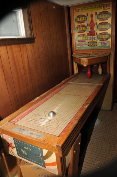 CHICAGO COIN DETROIT RED PIN BOWLING MACHINE