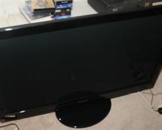 LARGE FLAT SCREEN TV 