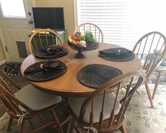 Table with 4 chairs oak