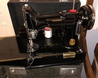 Singer Featherweight sewing machine 221-1