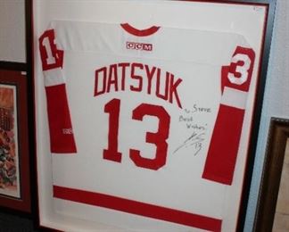 SIGNED RED WINGS JERSEY