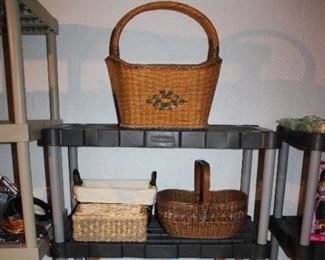 PLASTIC SHELF, BASKETS