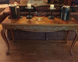 Sofa table Matches coffee table