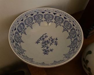 Gorgeous blue and white bowl
