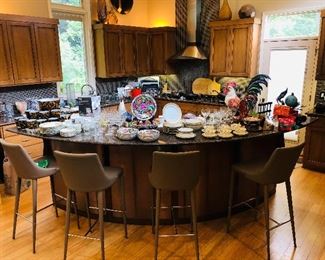 Kitchen Cabinets & Island
Granite Countertops 