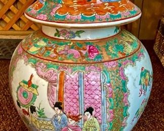 Vintage Chinese Qianlong Seal Vase