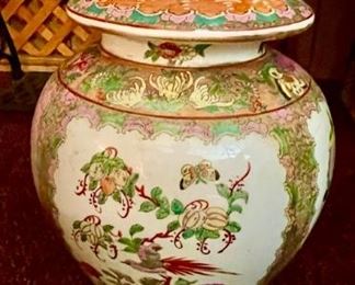 Vintage Chinese Qianlong Seal Vase